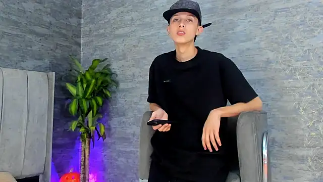 Snapshot of ArthurCox chatting on October 2025 05:30:01 PM ArthurCox online show from October 2025 05:30:01 PM