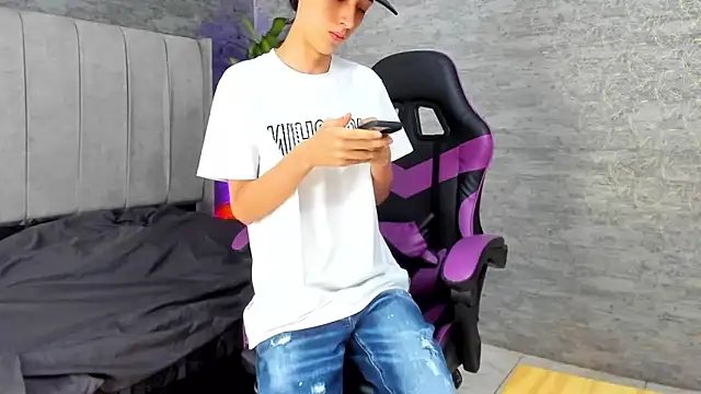 Snapshot of ArthurCox chatting on October 2025 05:24:02 PM ArthurCox online show from October 2025 05:24:02 PM