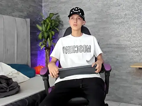 Snapshot of ArthurCox chatting on November 2025 05:34:01 PM ArthurCox online show from November 2025 05:34:01 PM