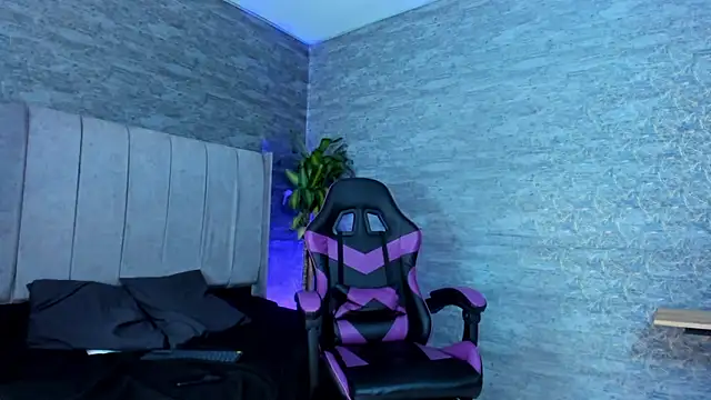 Snapshot of ArthurCox chatting on November 2025 05:35:02 PM ArthurCox online show from November 2025 05:35:02 PM