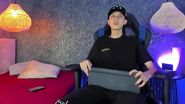 Snapshot of ArthurCox chatting on November 2025 05:34:02 PM ArthurCox online show from November 2025 05:34:02 PM