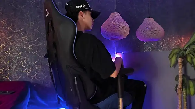 Snapshot of ArthurCox chatting on November 2025 05:20:01 PM ArthurCox online show from November 2025 05:20:01 PM