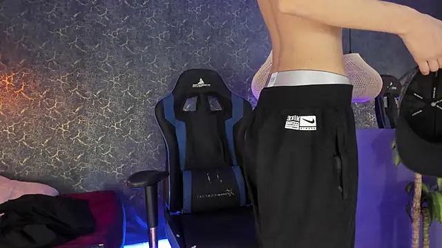 Snapshot of ArthurCox chatting on November 2025 05:18:01 PM ArthurCox online show from November 2025 05:18:01 PM