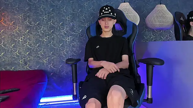 Snapshot of ArthurCox chatting on November 2025 05:28:02 PM ArthurCox online show from November 2025 05:28:02 PM