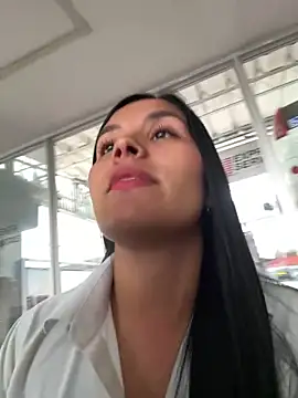 MacaW09 online show from February 2026 05:21:01 PM