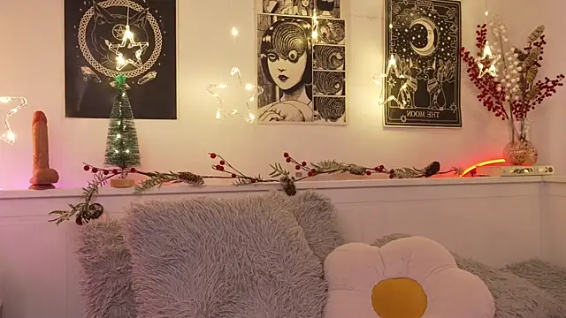 sophieee art online show from December 2025 07:53:02 PM