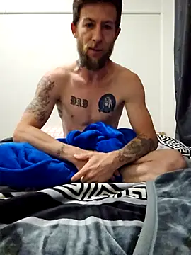 Snapshot of Couplesplay1 chatting on September 2025 01:33:02 PM Couplesplay1 online show from September 2025 01:33:02 PM