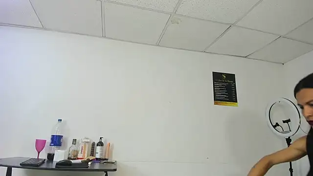 Aisha hotts777 online show from September 2025 01:00:01 AM