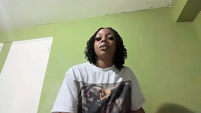 Snapshot of Liaprettygirl chatting on May 2026 04:18:01 AM Liaprettygirl online show from May 2026 04:18:01 AM