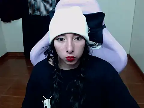 Snapshot of ScarlettShirahoshi chatting on November 2025 09:15:01 PM ScarlettShirahoshi online show from November 2025 09:15:01 PM