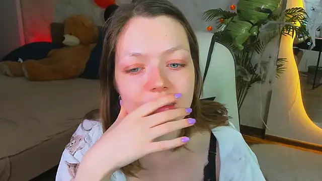 Snapshot of Lunar_Lily chatting on November 2025 05:43:02 AM Lunar Lily online show from November 2025 05:43:02 AM