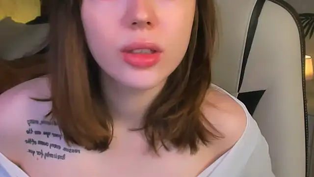 Snapshot of Lunar_Lily chatting on December 2025 05:47:01 AM Lunar Lily online show from December 2025 05:47:01 AM