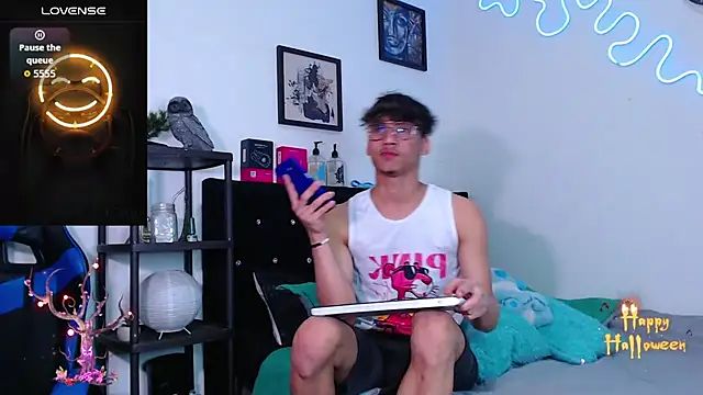 Snapshot of Gael_Jones chatting on October 2025 04:12:02 AM Gael Jones online show from October 2025 04:12:02 AM