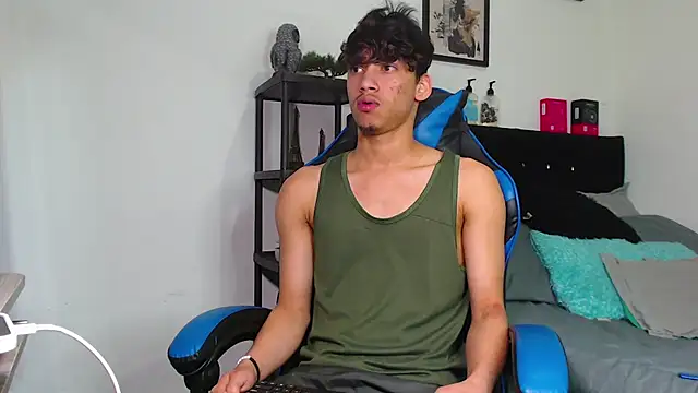 Snapshot of Gael_Jones chatting on November 2025 04:00:01 AM Gael Jones online show from November 2025 04:00:01 AM