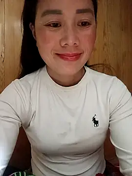 LyyChac online show from December 2025 10:04:01 PM