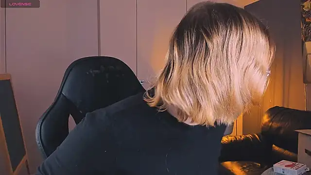 Snapshot of Amanda_Butlerr chatting on November 2025 09:44:02 AM Amanda Butlerr online show from November 2025 09:44:02 AM