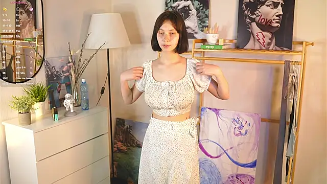 Snapshot of SuzanneHowse chatting on September 2025 07:19:02 AM SuzanneHowse online show from September 2025 07:19:02 AM