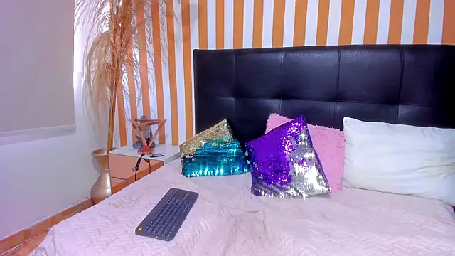 LunaToledo online show from November 2025 12:49:02 PM