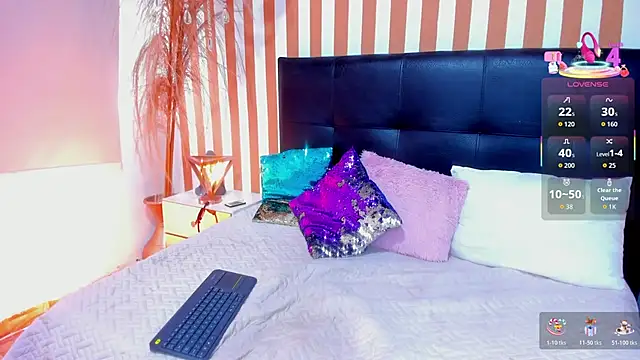 LunaToledo online show from November 2025 12:38:01 PM