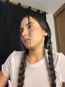 Snapshot of Scarlett05 chatting on November 2025 01:17:02 AM Scarlett05 online show from November 2025 01:17:02 AM