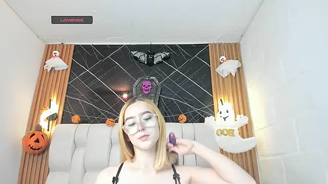 kristal joi dl online show from October 2025 01:50:02 PM