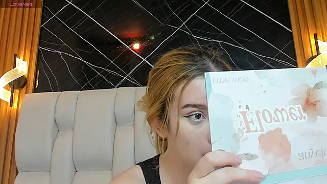 kristal joi dl online show from November 2025 01:11:02 PM