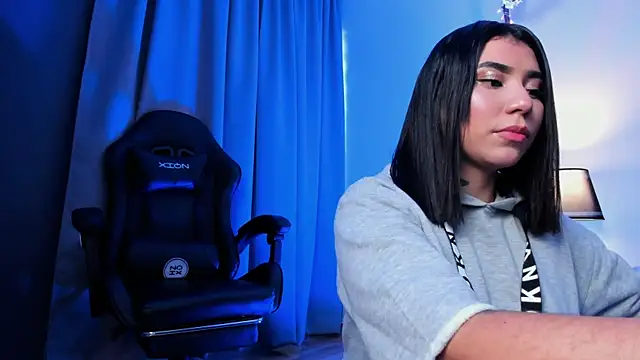 emy williams online show from October 2025 07:03:02 PM