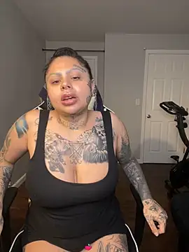 Snapshot of chicanachic13 chatting on October 2025 06:54:01 AM chicanachic13 online show from October 2025 06:54:01 AM