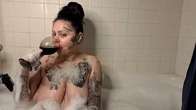 Snapshot of chicanachic13 chatting on November 2025 07:33:02 AM chicanachic13 online show from November 2025 07:33:02 AM