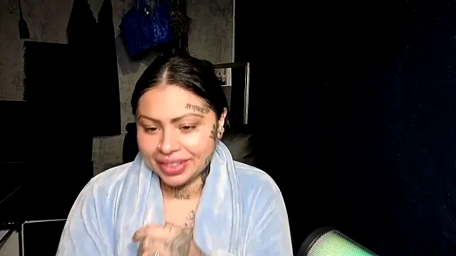 Snapshot of chicanachic13 chatting on November 2025 02:44:02 AM chicanachic13 online show from November 2025 02:44:02 AM