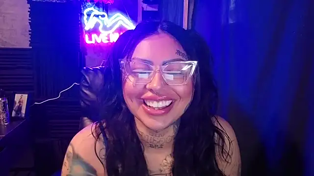 Snapshot of chicanachic13 chatting on December 2025 09:53:01 PM chicanachic13 online show from December 2025 09:53:01 PM