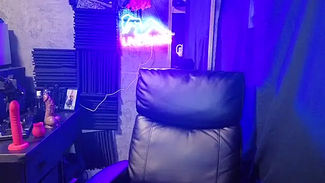 Snapshot of chicanachic13 chatting on December 2025 11:09:01 PM chicanachic13 online show from December 2025 11:09:01 PM