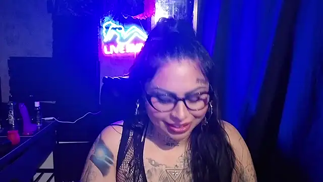 Snapshot of chicanachic13 chatting on December 2025 02:51:02 AM chicanachic13 online show from December 2025 02:51:02 AM