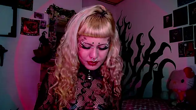 Snapshot of MistressMariam_ chatting on September 2025 02:44:01 AM MistressMariam online show from September 2025 02:44:01 AM