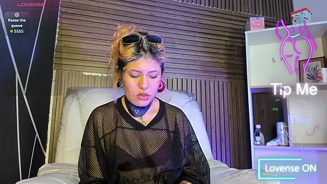 Snapshot of MistressMariam_ chatting on November 2025 08:20:01 PM MistressMariam online show from November 2025 08:20:01 PM