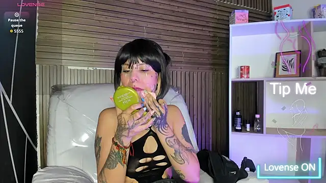 Snapshot of MistressMariam_ chatting on November 2025 09:25:02 PM MistressMariam online show from November 2025 09:25:02 PM