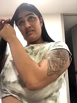 Miia Parker online show from November 2025 12:49:01 PM