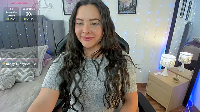 Snapshot of amaia_monet chatting on January 2026 07:15:01 PM amaia monet online show from January 2026 07:15:01 PM