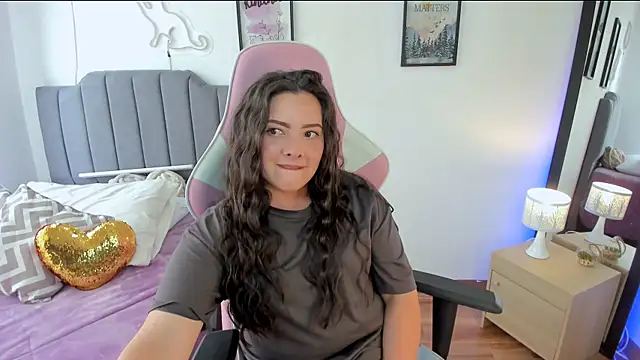 Snapshot of amaia_monet chatting on March 2026 06:25:01 PM amaia monet online show from March 2026 06:25:01 PM