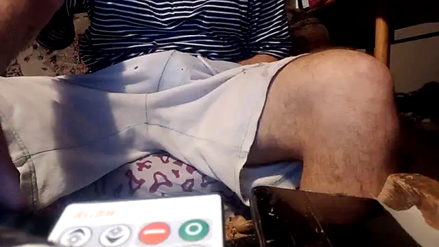 Snapshot of Halloalbert889 chatting on October 2025 09:55:02 PM Halloalbert889 online show from October 2025 09:55:02 PM