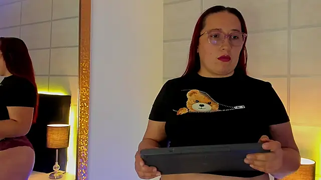 fieryluciana online show from October 2025 05:49:02 AM