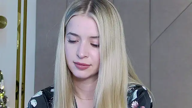 Snapshot of Touch_me chatting on December 2025 04:47:02 PM Touch me online show from December 2025 04:47:02 PM