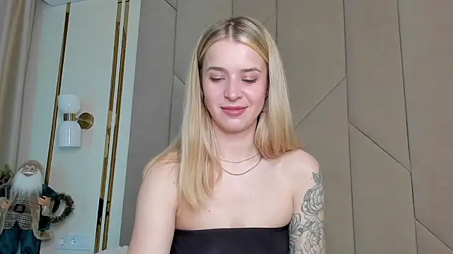 Snapshot of Touch_me chatting on December 2025 04:23:01 PM Touch me online show from December 2025 04:23:01 PM