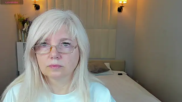 Snapshot of Hella_Fabel chatting on June 2026 01:10:02 AM Hella Fabel online show from June 2026 01:10:02 AM