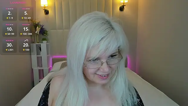 Snapshot of Hella_Fabel chatting on June 2026 01:28:02 AM Hella Fabel online show from June 2026 01:28:02 AM