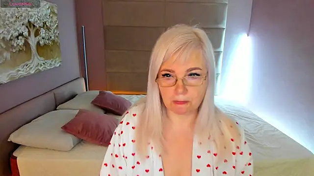Hella Fabel online show from June 2026 01:14:01 AM