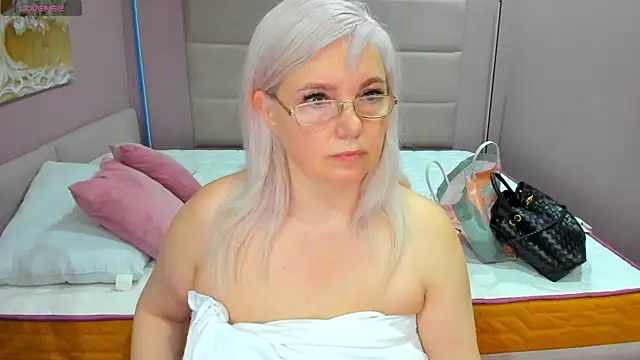 Hella Fabel online show from June 2026 01:10:02 AM