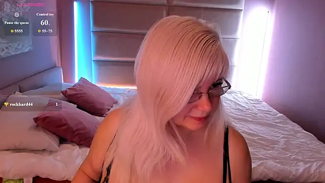 Hella Fabel online show from July 2026 01:19:01 AM