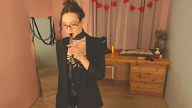 laracroftmansion online show from February 2026 04:25:02 PM