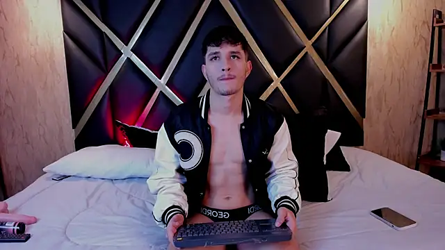 Snapshot of LiamMuller chatting on October 2025 11:44:01 AM LiamMuller online show from October 2025 11:44:01 AM